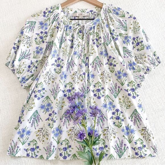 LOFT floral blouse. - Picture 1 of 13